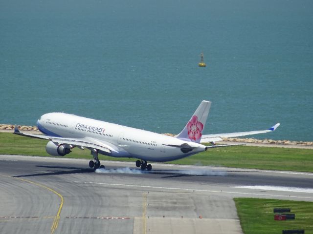 Airbus A330-300 (B-18351)