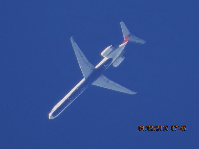 McDonnell Douglas MD-90 (N917DN) - Delta flight 2233 from Kansas City to Atlanta over Southeastern Kansas. A bit out of route due to early morning thunder storms over Western Missouri. 