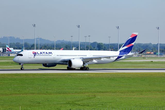 Airbus A350-900 (A7-AMA)