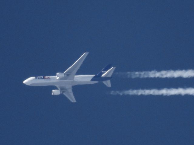 BOEING 767-300 (N173FE)