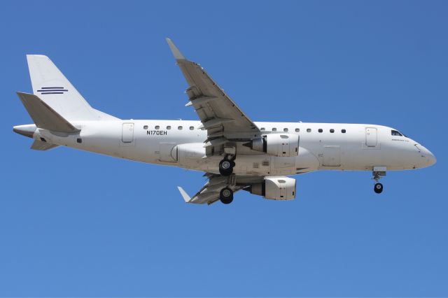 Embraer 170/175 (N170EH)