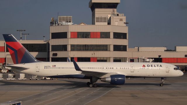 Boeing 757-200 (N687DL)