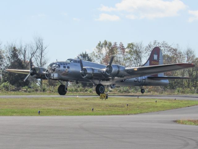 Boeing B-17 Flying Fortress (N5017N)