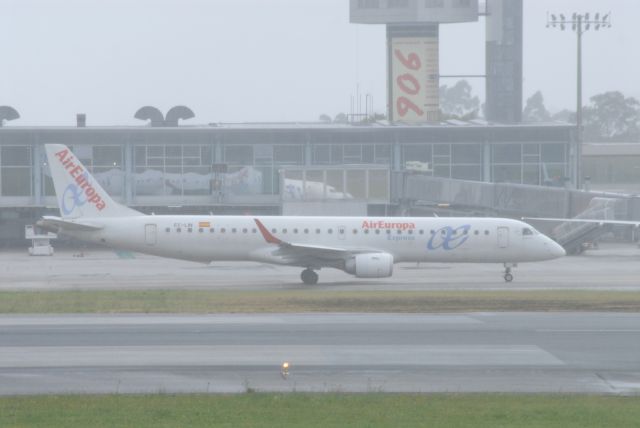 Embraer ERJ-190 (EC-LIN) - EC-LIN Going TakeOff From LEVX To LEMD Raining. 20-06-2021