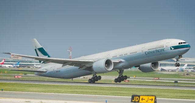 BOEING 777-300 (B-KQT)