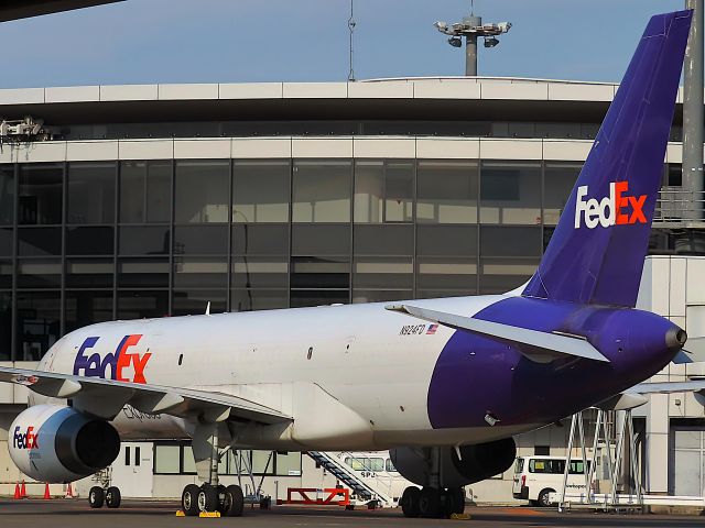 Boeing 757-200 (N924FD) - I took this picture on Apr 07, 2020.br /N924FD, which flew in from KIX on April 1, is resting its wings at Gate 11 of the passenger terminal.