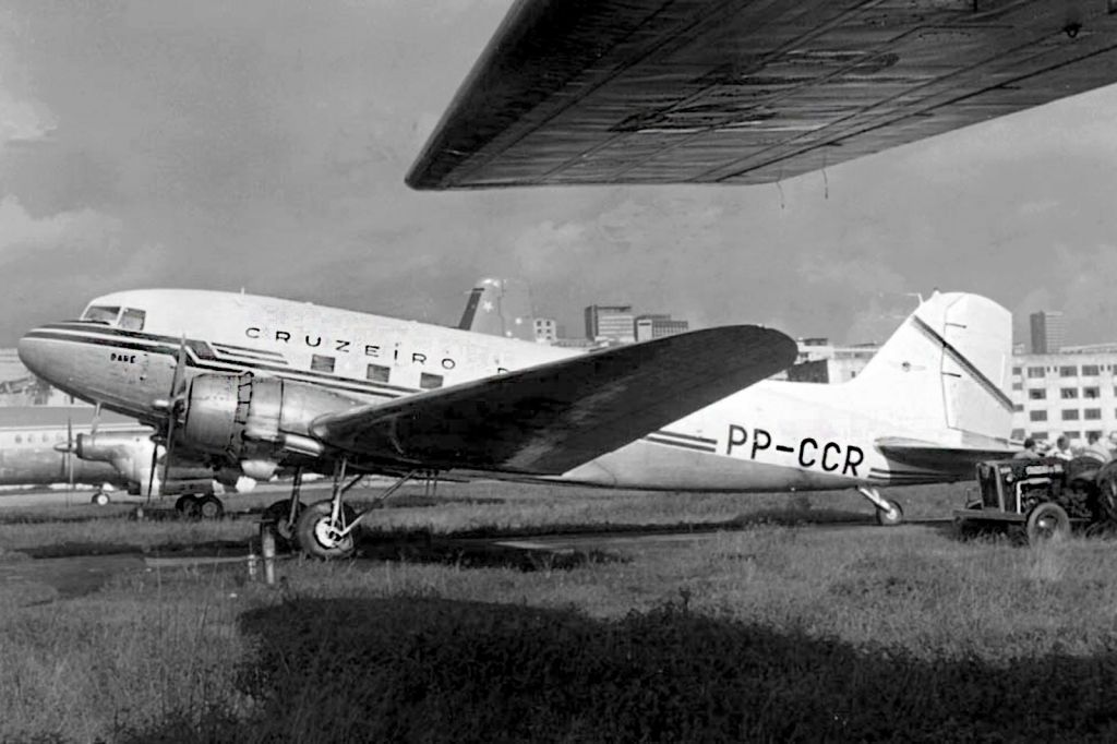 Douglas DC-3 (PP-CCR)
