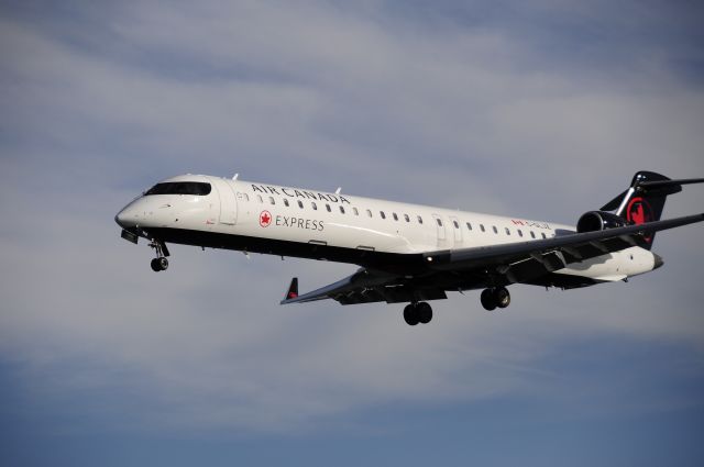 Canadair Regional Jet CRJ-900 (C-GLJZ)