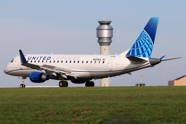 Embraer 170/175 (N609UX) - United Express brand new ERJ 175LL in new colors landing 6L