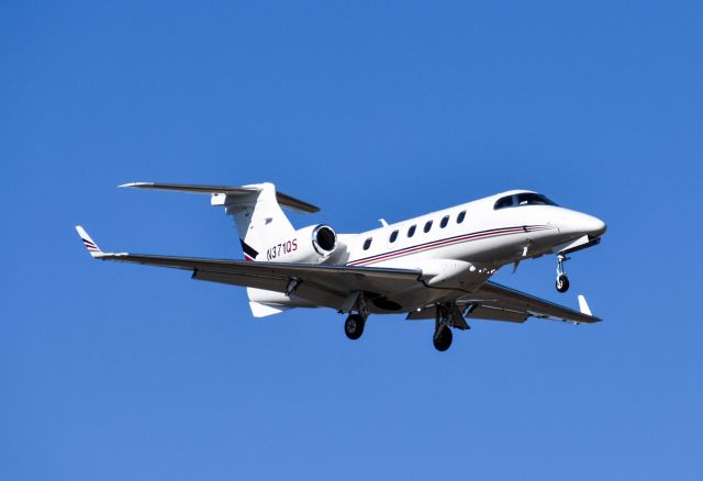 Embraer Phenom 300 (N371QS)