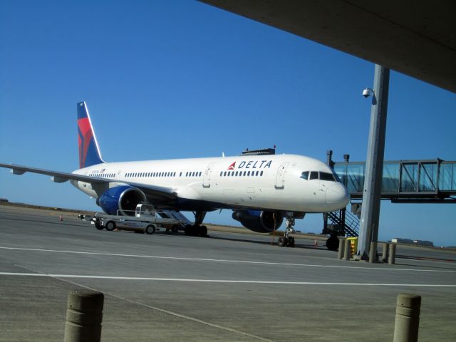 Boeing 757-200 (N710TW)