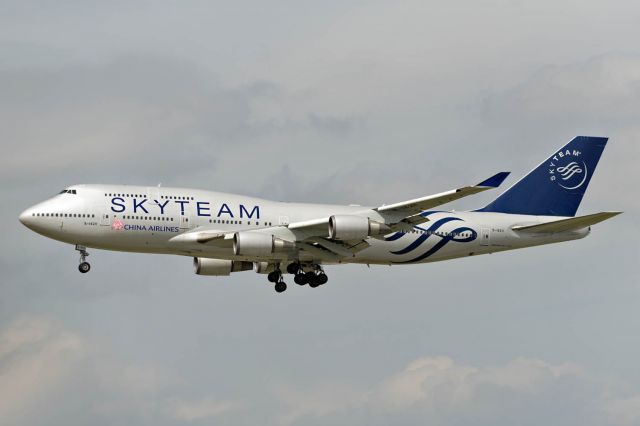 Boeing 747-400 (B-18211)