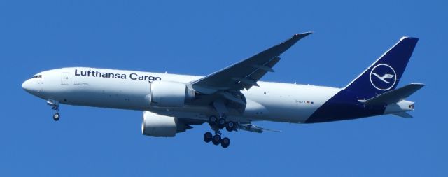 Boeing 777-200 (D-ALFH)