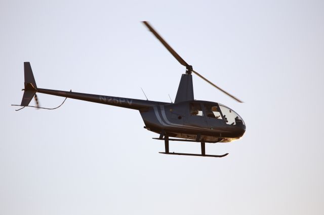 Robinson R-44 (N25PV)