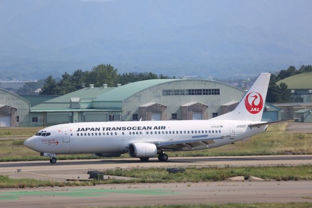 BOEING 737-400 (JA8597)