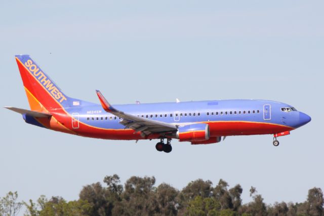 BOEING 737-300 (N624SW) - Southwest Flight 164 (N624SW) on approach to Runway 6 at Southwest Florida International Airport following a flight from Philadelphia International Airport