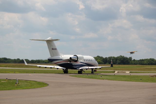 Canadair Challenger (N343FX)