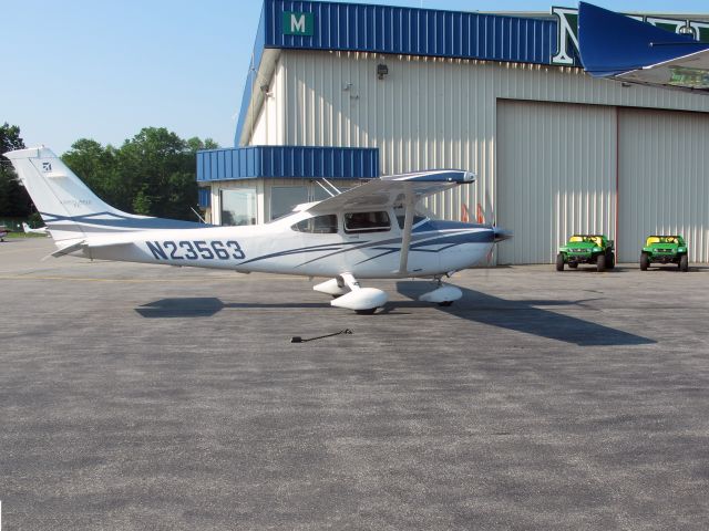 Cessna Skylane (N23563) - The Skylane is one of the best personal travel aircraft.