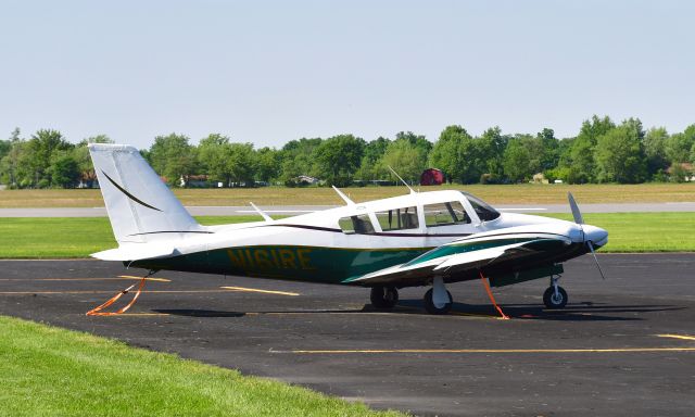 Piper PA-30 Twin Comanche (N161RE) - Piper PA-30 N161RE in Lima Allen County Airport