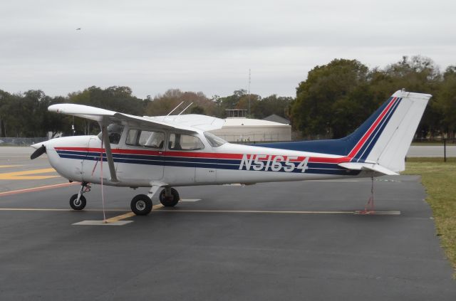 Cessna Skyhawk (N51654) - BLUE Skies