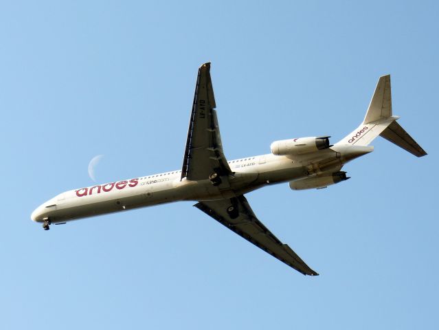 McDonnell Douglas MD-83 (LV-AYD)