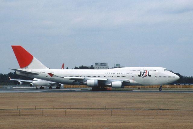 Boeing 747-400 (JA8088) - Departure at Narita Intl Airport Rwy16R on 2003/04/11