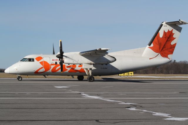 de Havilland Dash 8-100 (C-GJSV) - Dash 8 taxies in from Runway 01 in Kingston - January 24, 2013