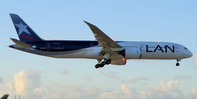 Boeing 787-9 Dreamliner (CC-BGJ)