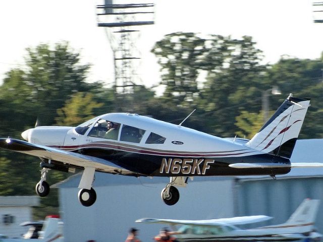 Piper Cherokee Arrow (N65KF)