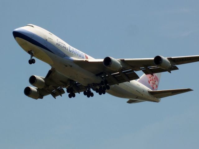 Boeing 747-400 (B-18718)