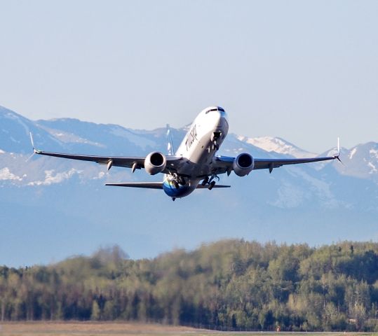 Boeing 737-900 (N215AK) - Taking off on a beautiful morning from Anchorage.  5/23/21.