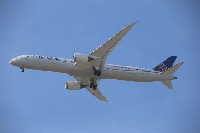 BOEING 787-10 Dreamliner (N17002)