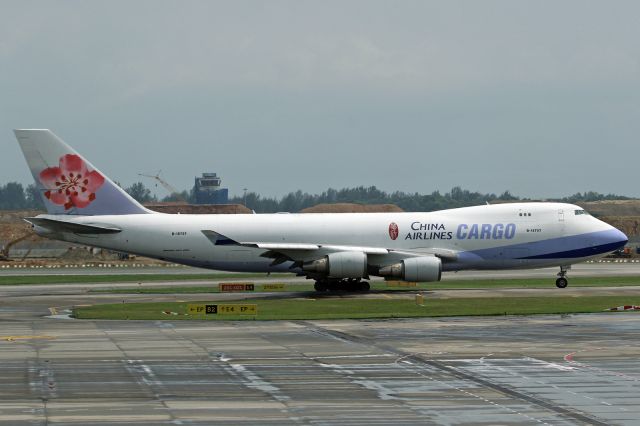 Boeing 747-400 (B-18707)