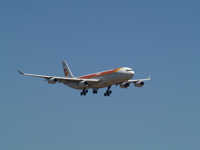 Airbus A330-300 (EC-GUQ)