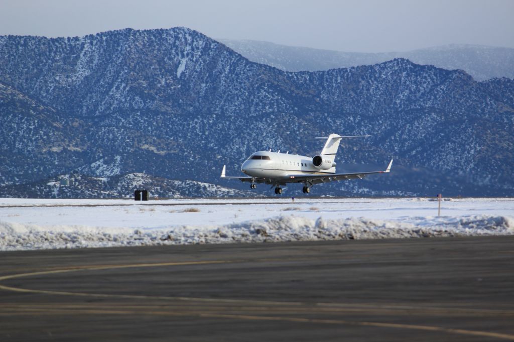 Canadair Challenger (N241N)