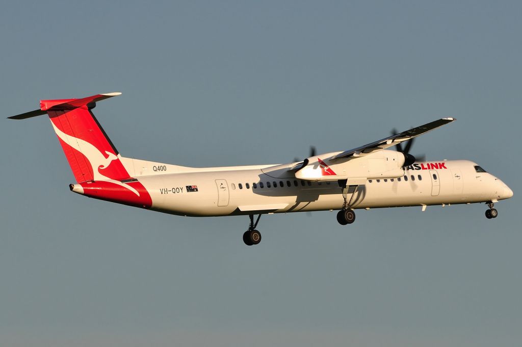 de Havilland Dash 8-400 (VH-QOY)