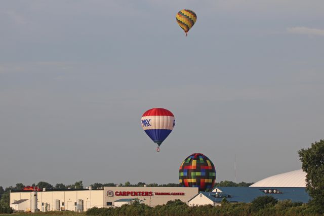 Unknown/Generic Balloon (N454LB) - A Lindstrand 90A, (Celebration) just after liftoff above N2646S (Re/Max) and N655LB, as seen while passing through Rossford, OH looking south from the Ohio Turnpike (near mile marker 65) on Sunday morning, 15 Jul 2018. A total of nineteen balloons competed in the 3rd annual Glass City Balloon Race in Rossford, OH.