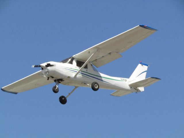 Cessna 152 (N3978P) - Landing RWY 24