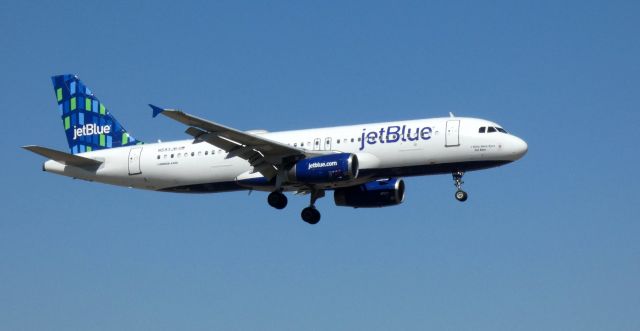 Airbus A320 (N593JB) - On final is this 2004 jetBlue Airbus A320-232 in the Spring of 2021.