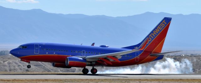 Boeing 737-700 (N487WN)