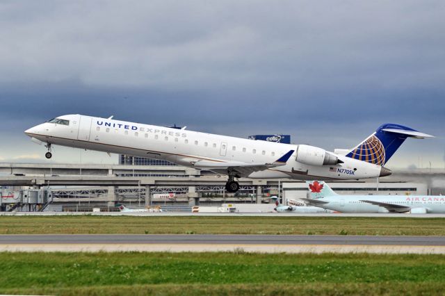 Canadair Regional Jet CRJ-700 (N770SK)