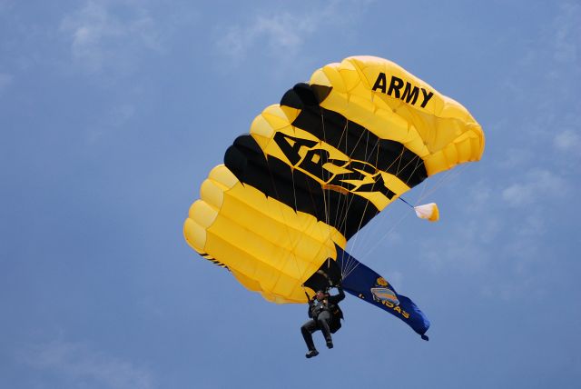 — — - United States Army Golden Knights jumping at the Kansas City Air Show 2008.