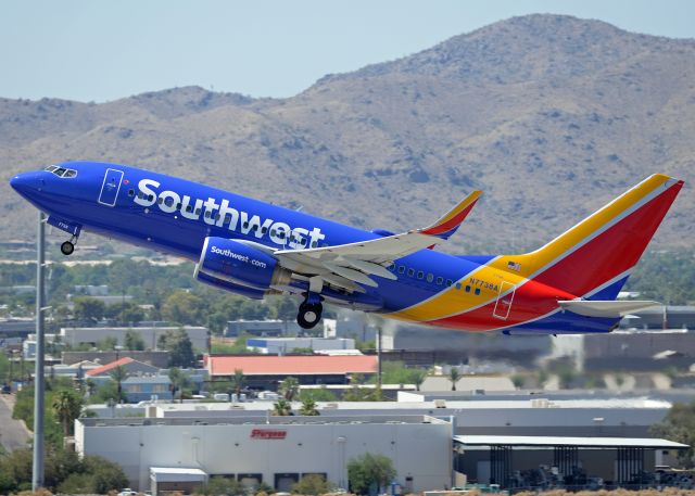 Boeing 737-700 (N7738A)