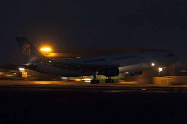 Airbus A300F4-200 (SU-GAS) - Night Photo at max ISO1600 of EOS40D in 2008.