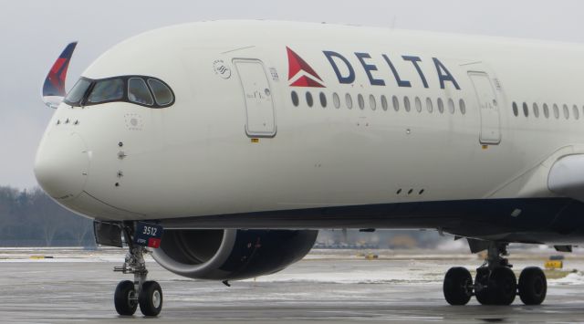 Airbus A350-900 (N512DN) - DL8905 arrives in South Bend to pick up the Notre Dame Football team for their game in Texas. Awesome rare sight to see this plane in South Bend!