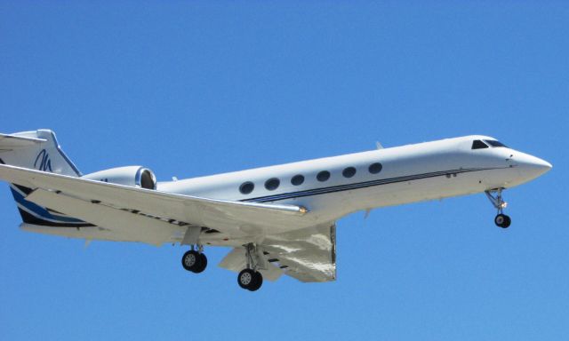 Gulfstream Aerospace Gulfstream V (N1AM) - Landing on RWY 20R