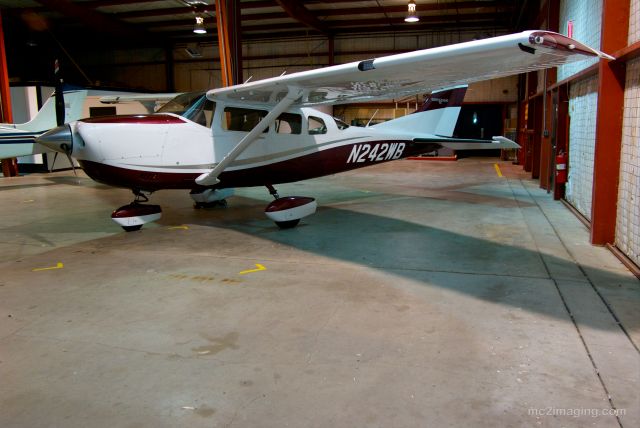 Cessna 206 Stationair (N242WB)