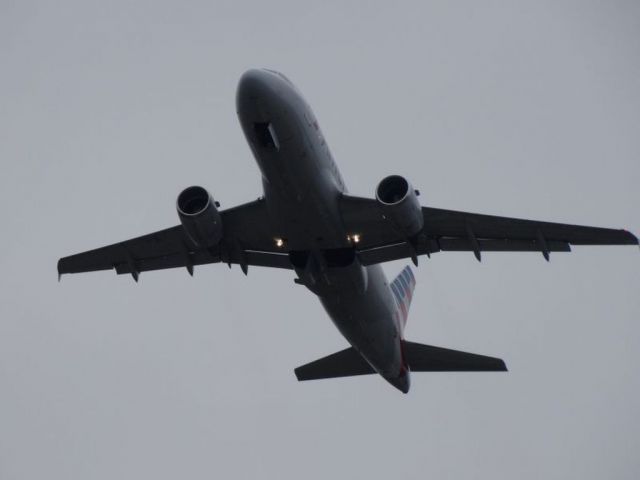 Airbus A319 (N700UW)