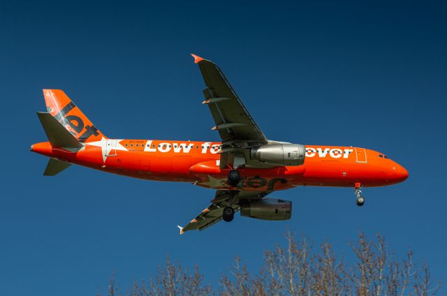 Airbus A320 (VH-VGF)