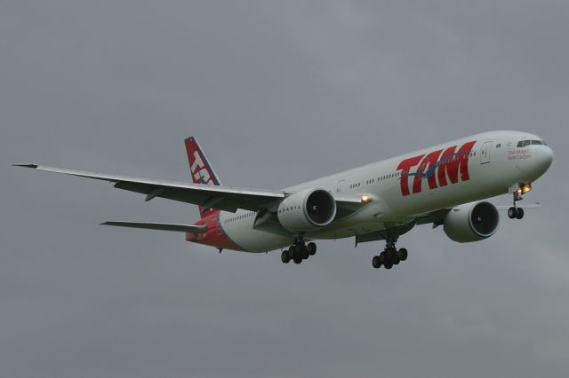 BOEING 767-300 (PT-MUA)